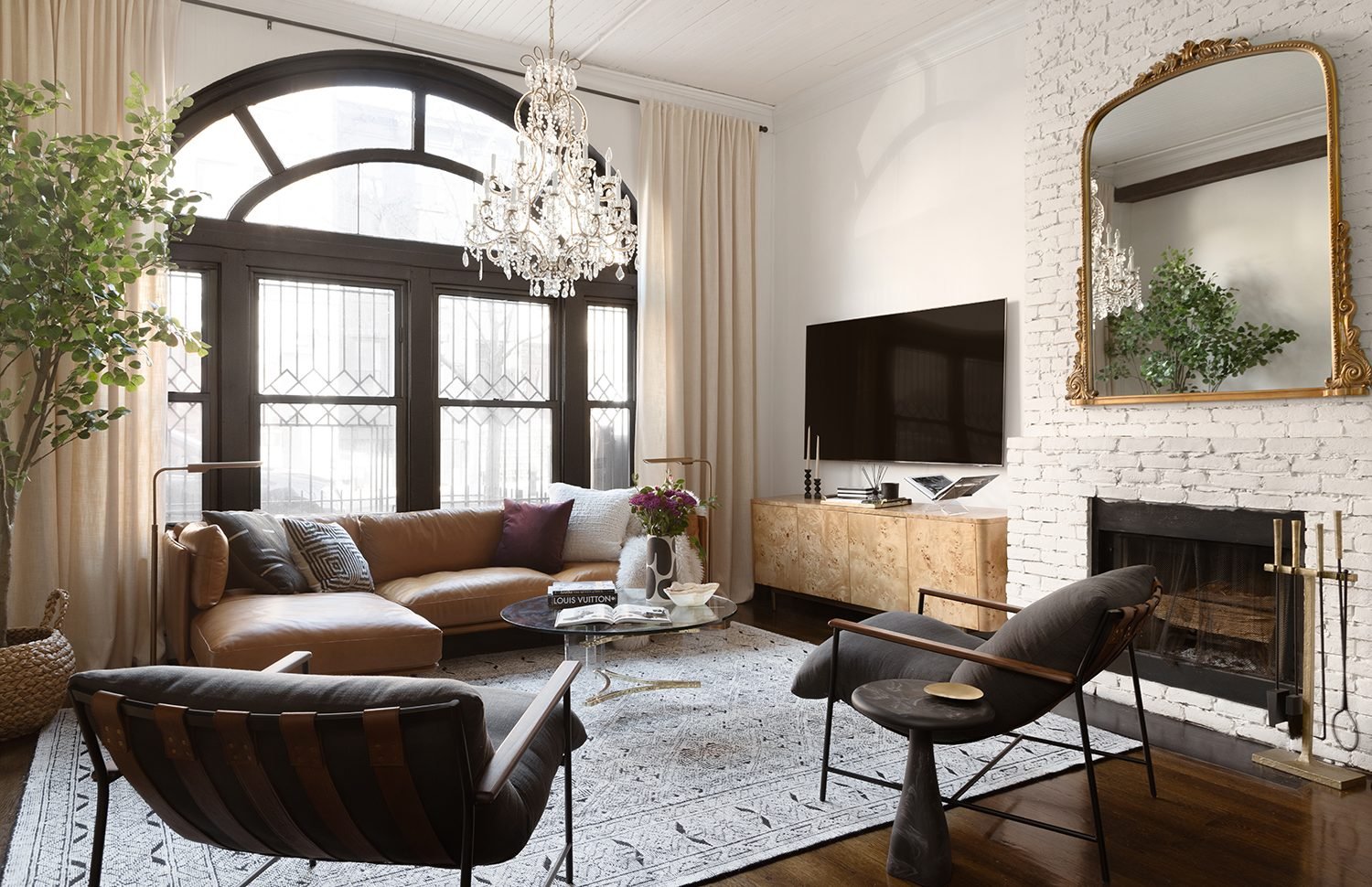 Read more about the article Living Room Arrangements With Tv: Maximize Style & Space