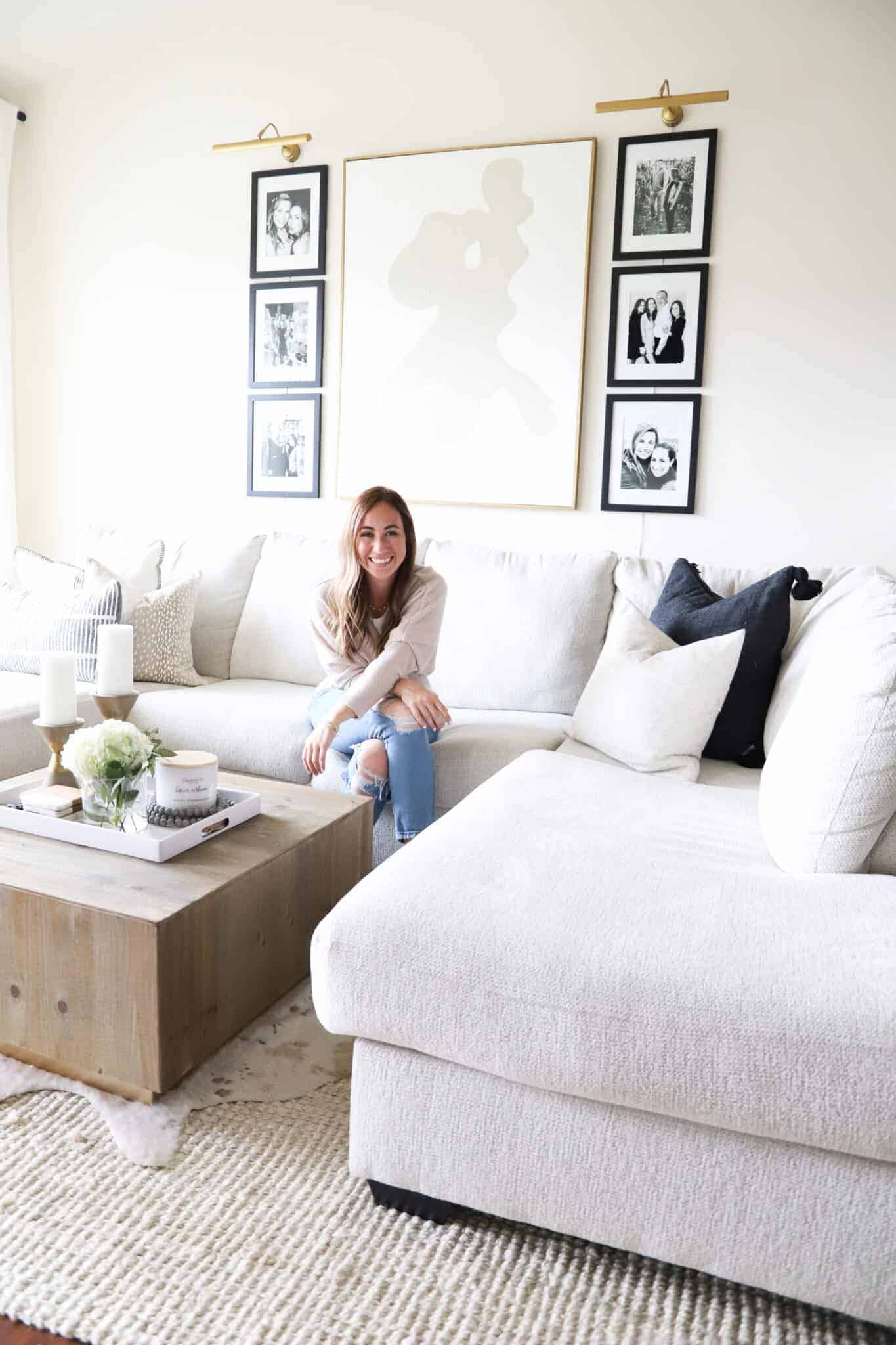 You are currently viewing Small Apartment Decorating on a Budget: Chic Solutions